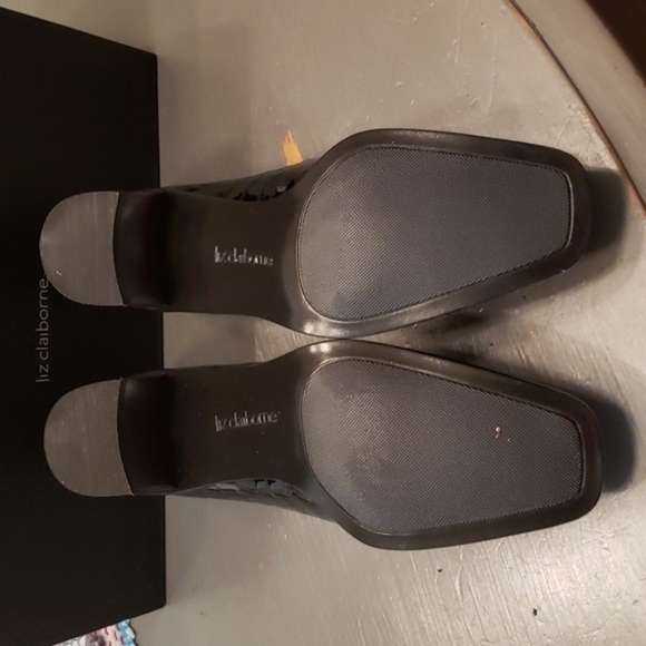 Liz Claiborne ladies shoes..stack heel - Picture 3 of 4